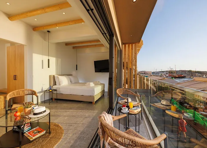 Soho Seafront Aparthotel 4*