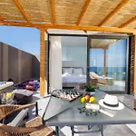 Soho Seafront 公寓式酒店 赫索尼索斯