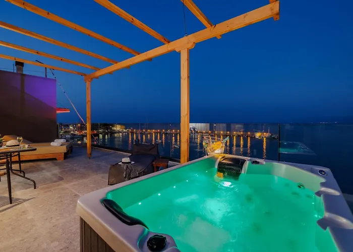 Soho Seafront Апарт-готель