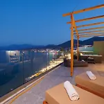 Ξενοδοχείο με διαμερίσματα Soho Seafront 4*