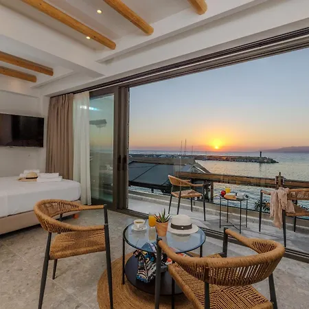 Ξενοδοχείο με διαμερίσματα Soho Seafront 4*