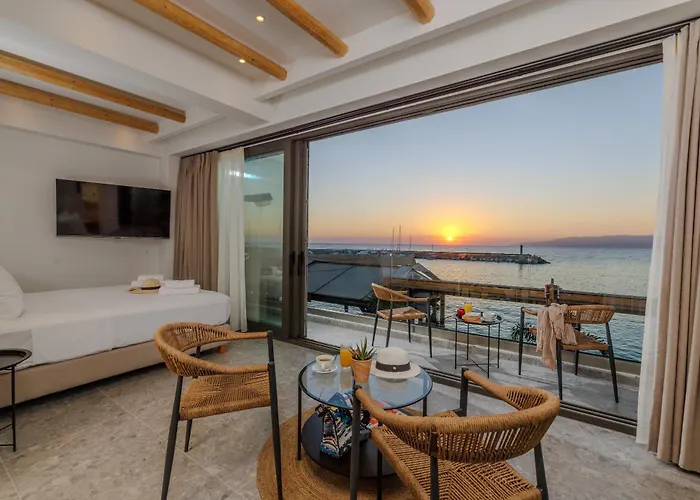 מלון דירות Soho Seafront 4*